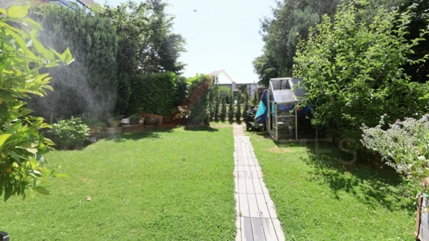 Moderno appartamento giardino di 4,5 stanze a Ittigen - molta luce, privacy e spazio esterno privato - Foto 14 di 16