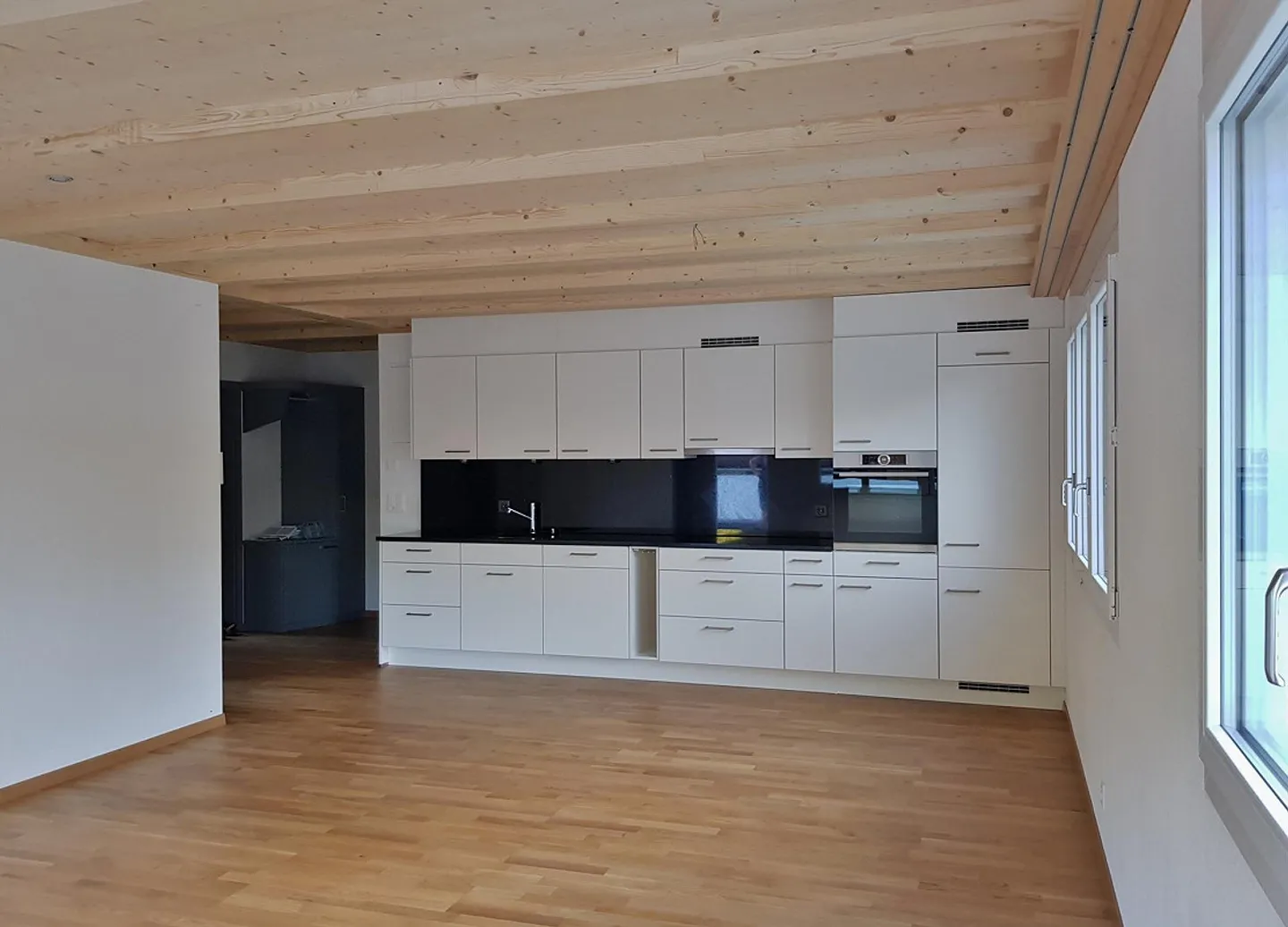 Grosszügige Attikawohnung mit Aussicht - Foto 1 von 9