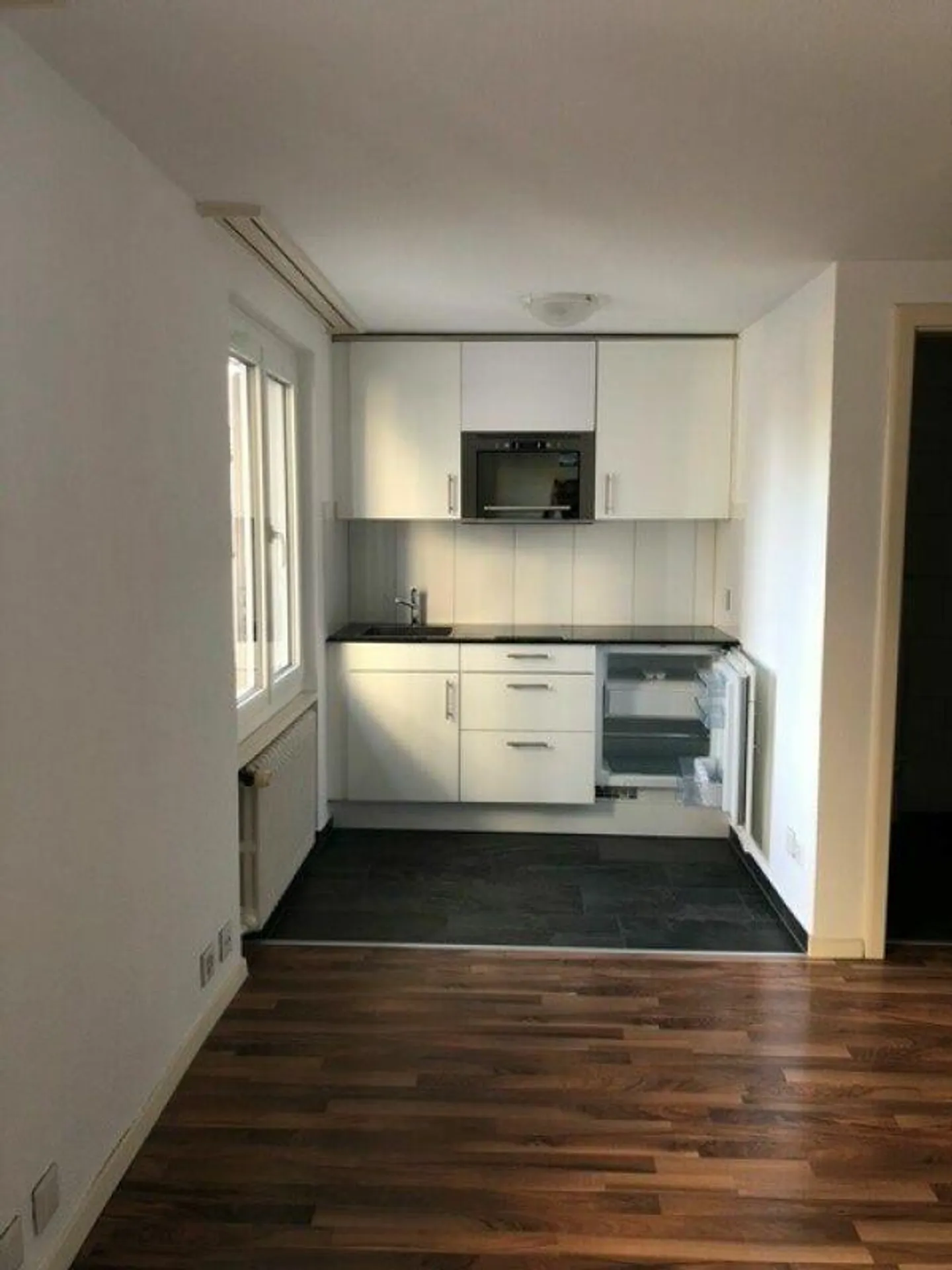 Studio centrale di 1,5 stanze con cucina e bagno - Foto 4 di 9