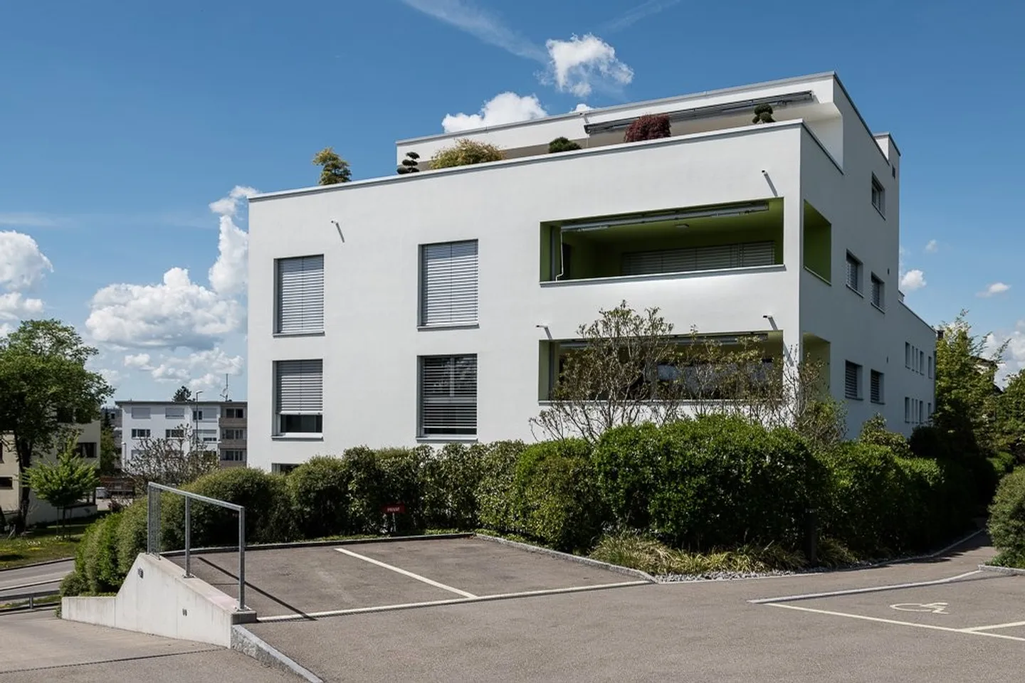 Aussenparkplatz in Hinwil - Foto 1 von 1