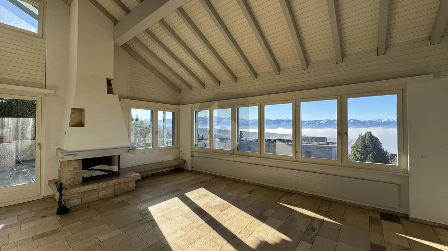 TEMPORANEO, SPAZIOSO E BAGNATO DAL SOLE - Foto 2 di 6