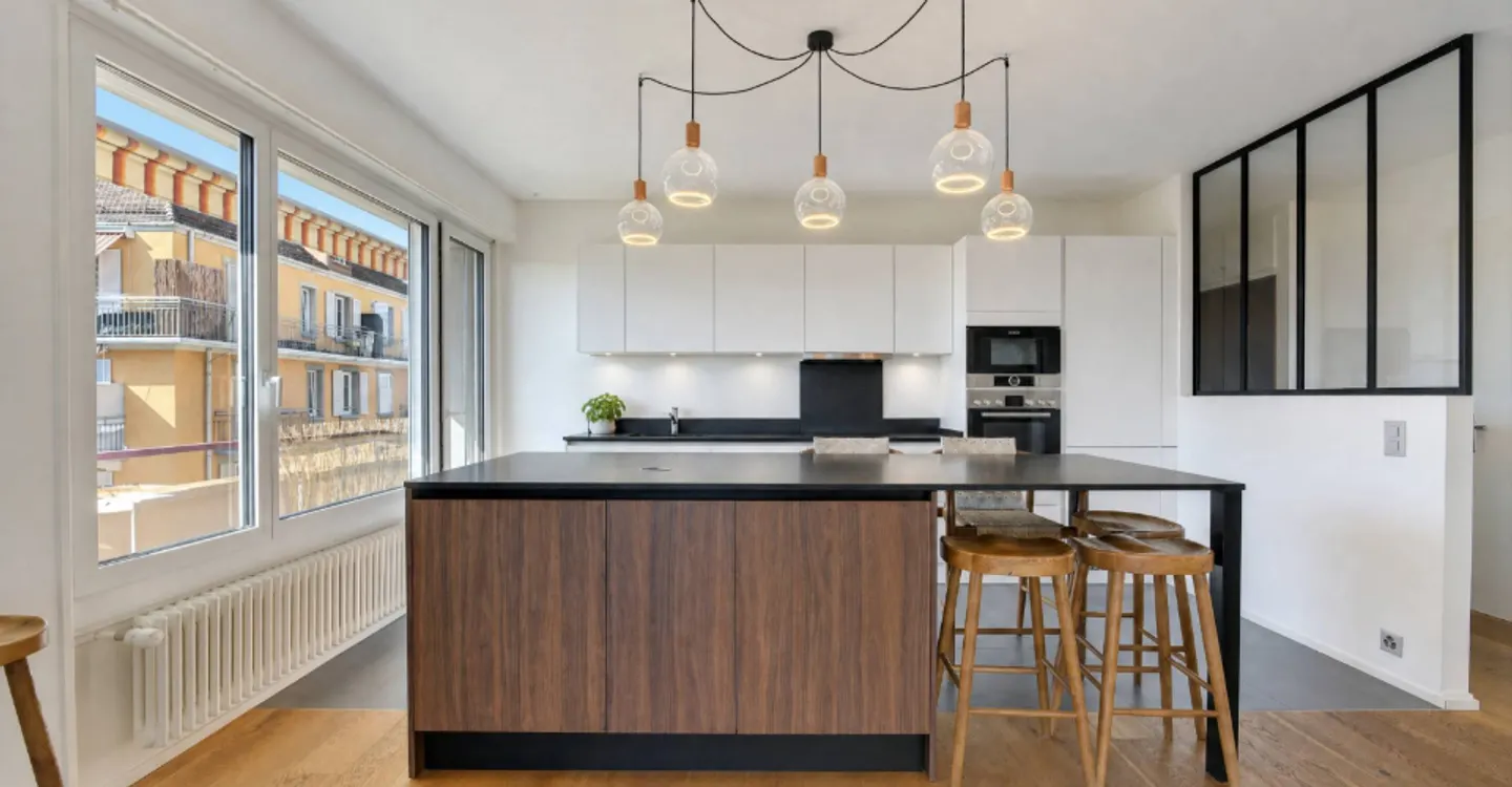 Beautiful fully renovated apartment in a very central location - Photo 3 of 6