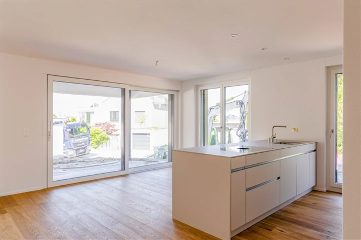 Living with Style and Comfort – Ground Floor Apartment in a Quiet Location - Photo 4 of 8