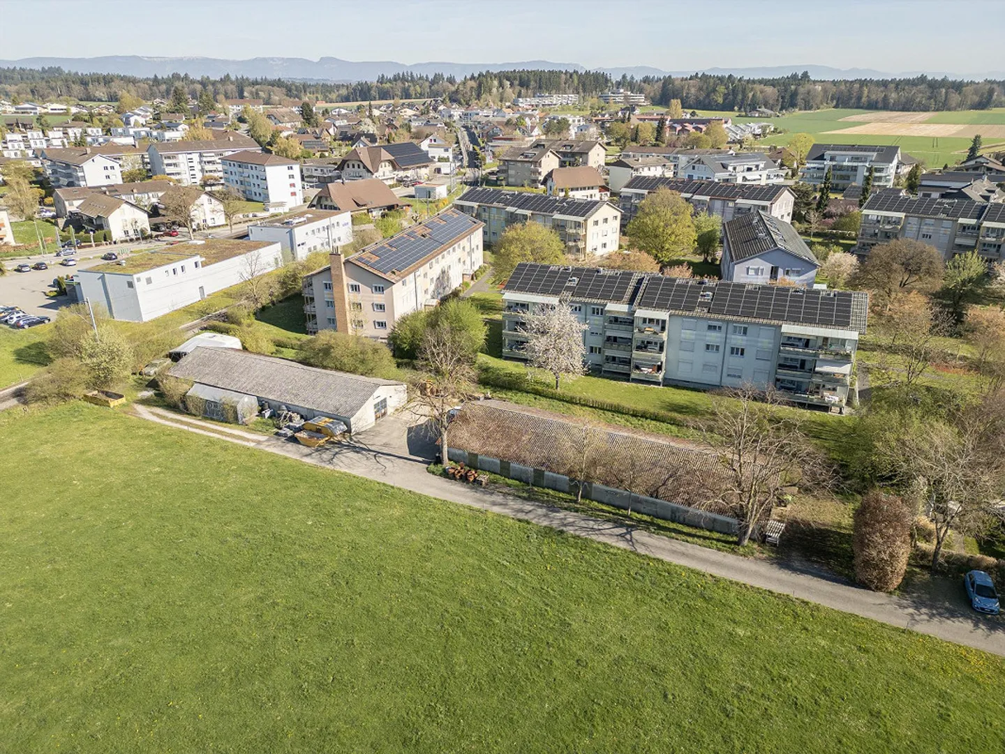 Terrain à bâtir avec objets à démolir - zone mixte - Jegenstorf - Photo 3 sur 5