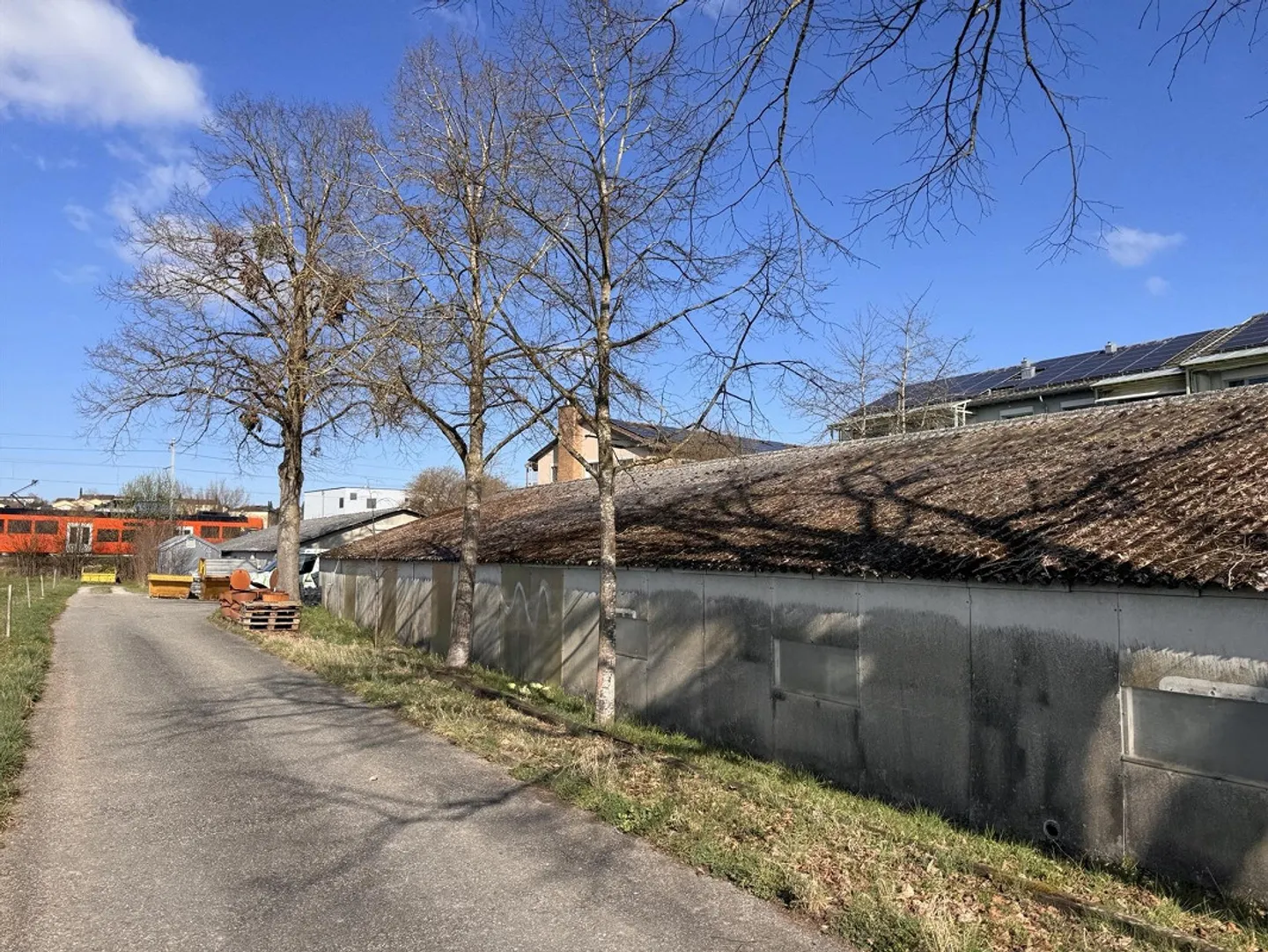 Terrain à bâtir avec objets à démolir - zone mixte - Jegenstorf - Photo 4 sur 5