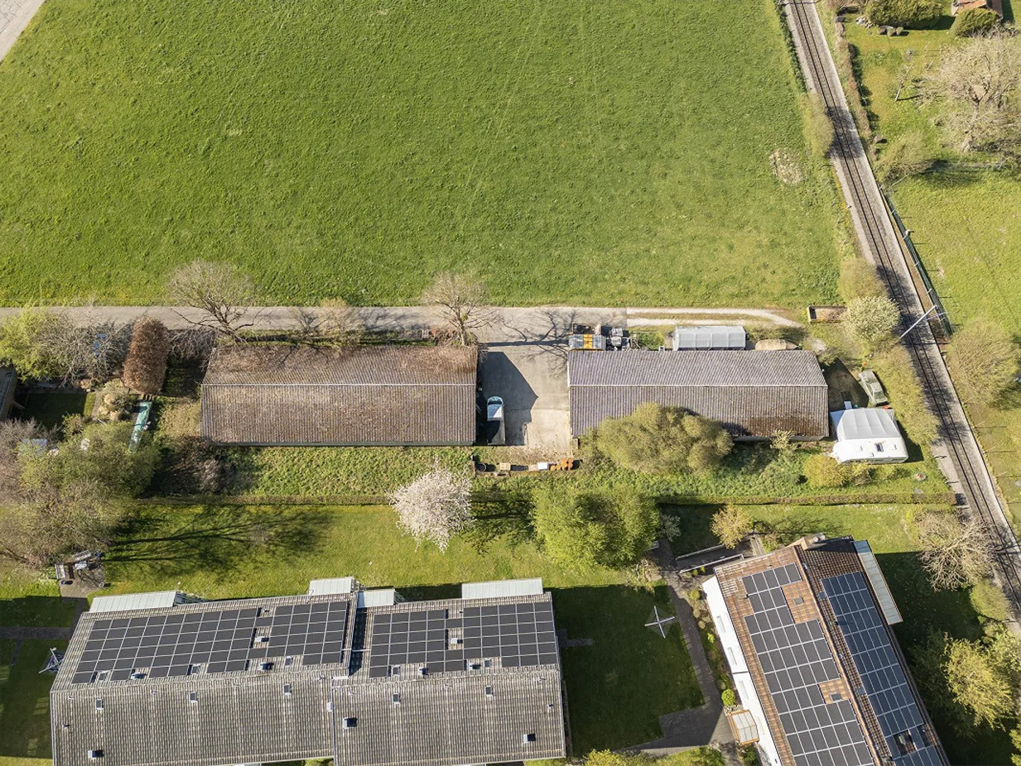 Terrain à bâtir avec objets à démolir - zone mixte - Jegenstorf - Photo 2 sur 5