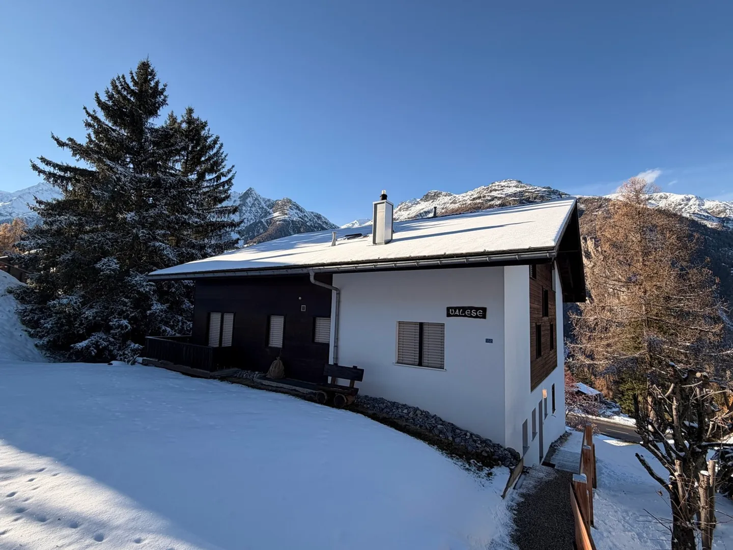 Heimelige Dachwohnung mit schönem Bergblick  - Foto 3 von 13