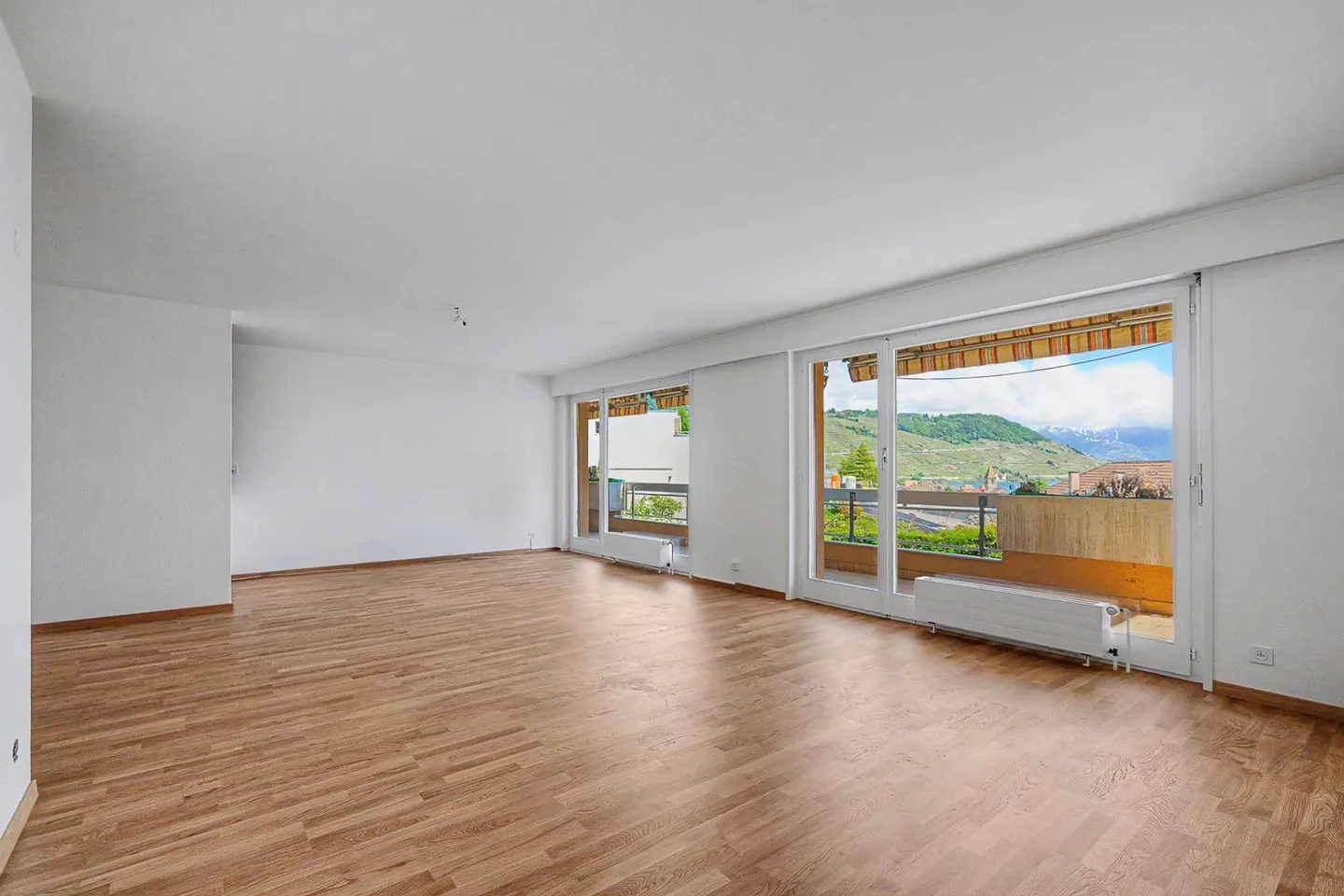 Sublime 4.5 Room Bright Apartment - Grandvaux 18B - Photo 3 of 12