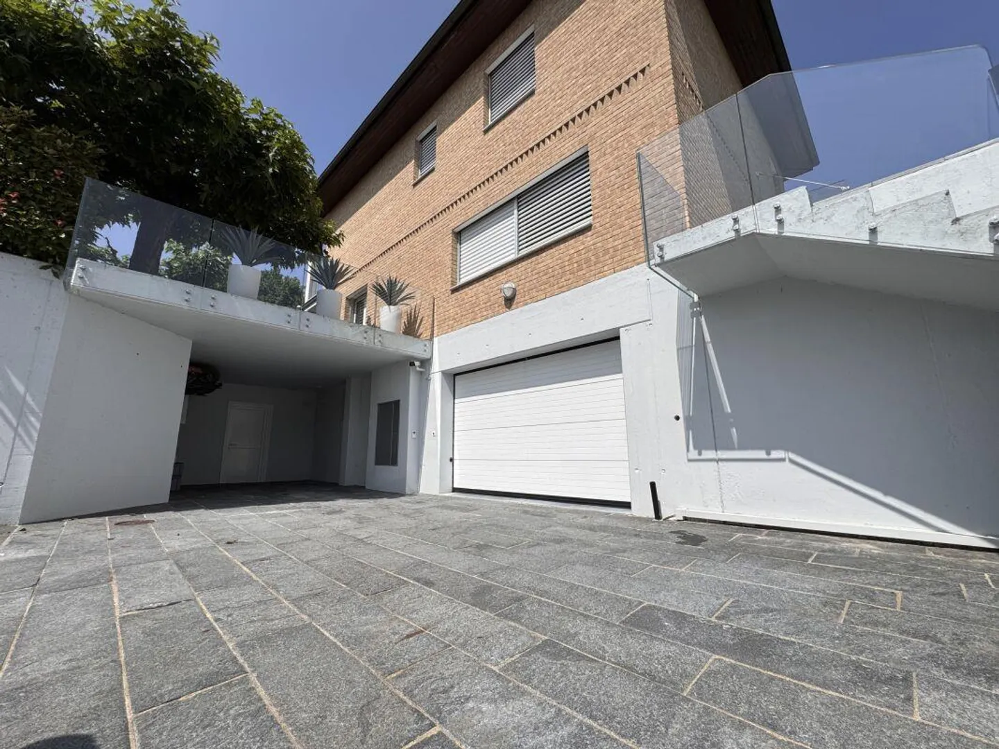 STABIO | VILLA IN PERFEKTEM ZUSTAND MIT PRIVATGARTEN - Foto 3 von 13