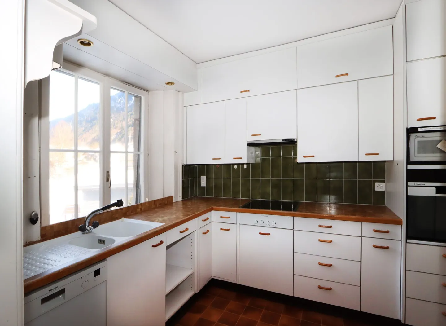 Detached and charming multi-family house in a sunny location in Linthal, municipality of Glarus Süd - Photo 10 of 23