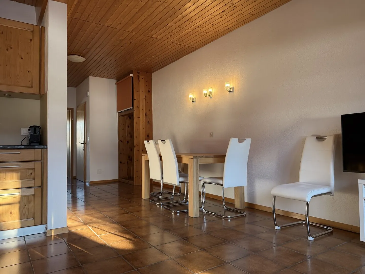 Heimelige Dachwohnung mit schönem Bergblick  - Foto 7 von 13