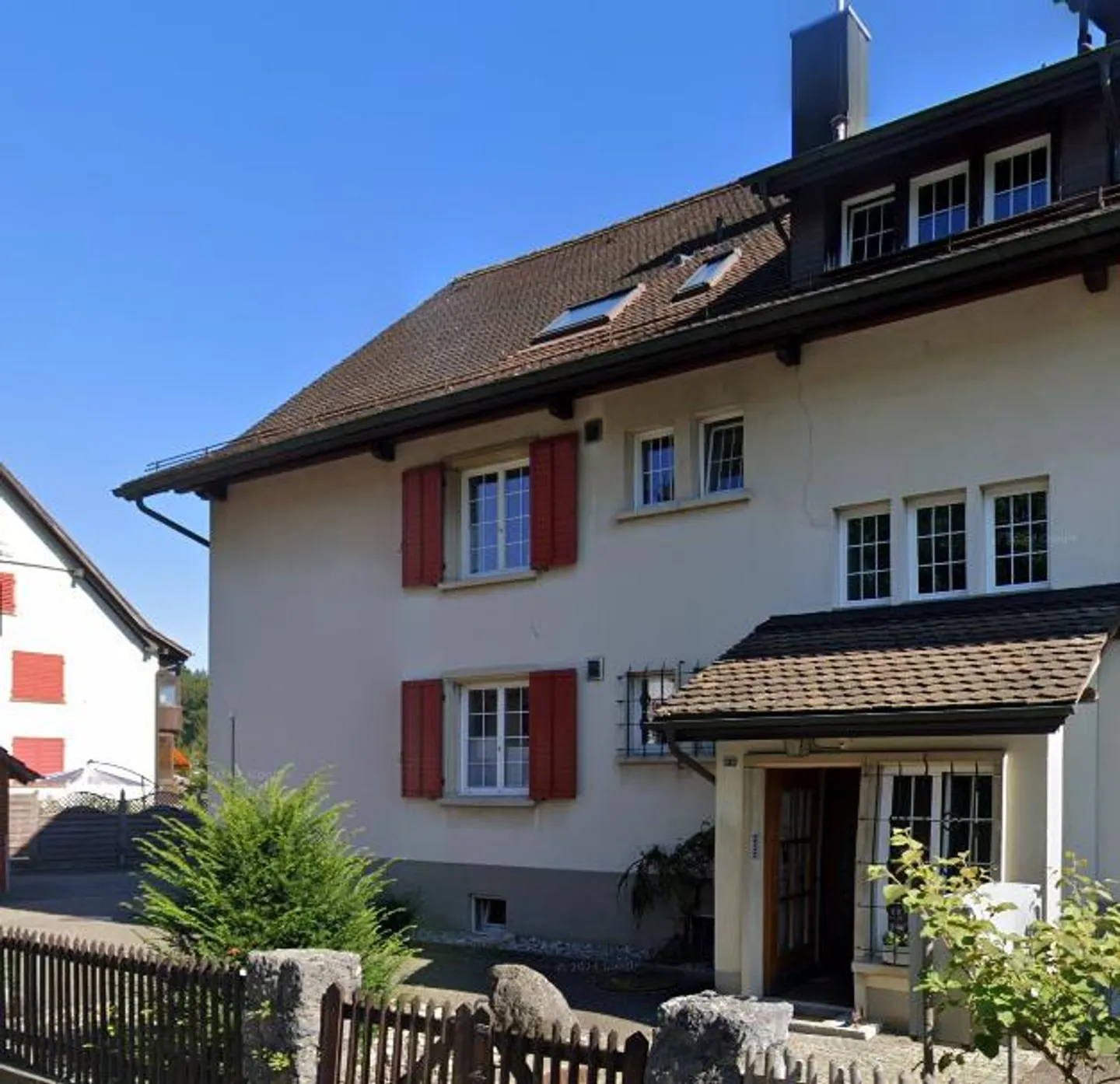 Incantevole appartamento mansardato di 3,5 locali con garage e balcone a Riedholz - Foto 12 di 13