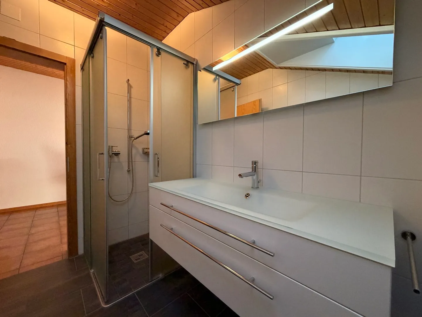 Heimelige Dachwohnung mit schönem Bergblick  - Foto 9 von 13