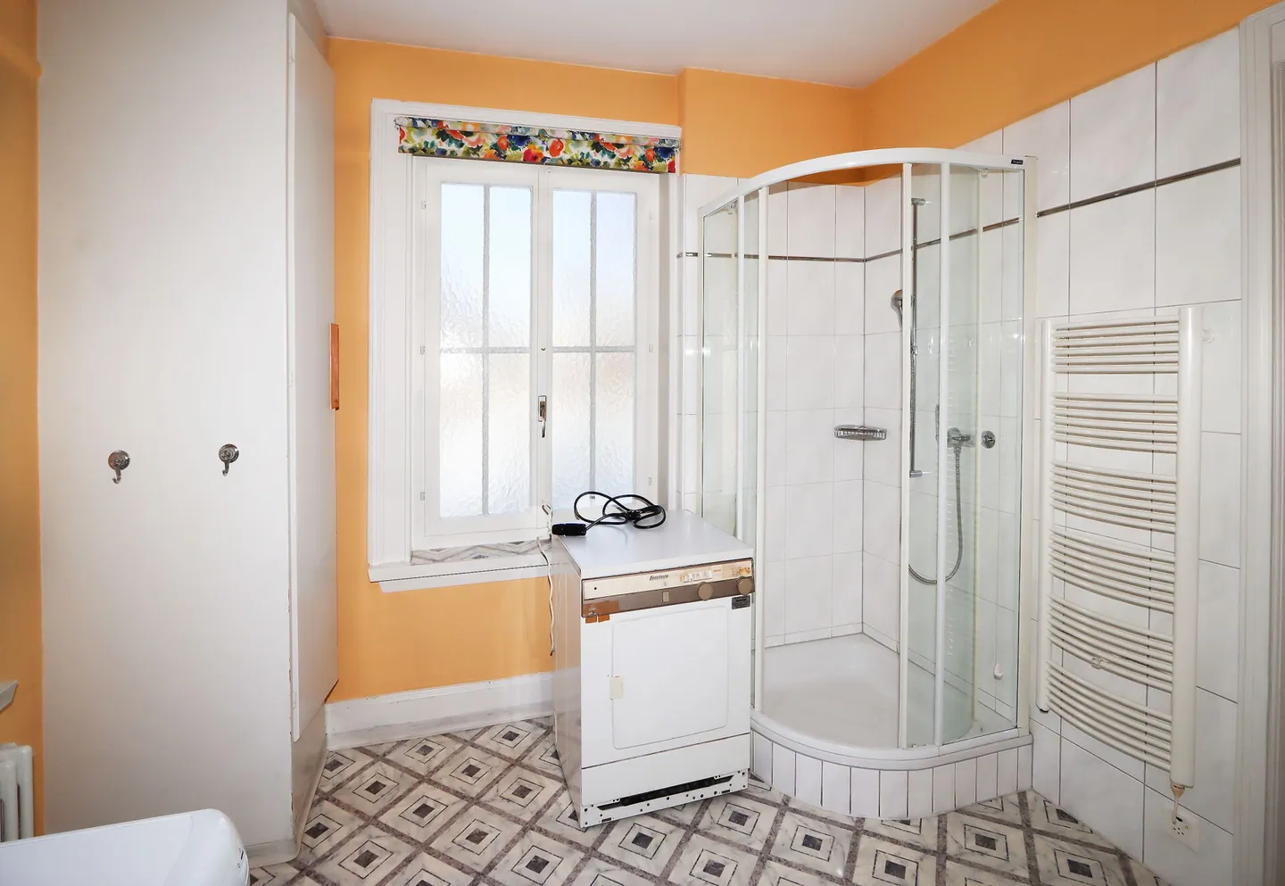 Detached and charming multi-family house in a sunny location in Linthal, municipality of Glarus Süd - Photo 14 of 23