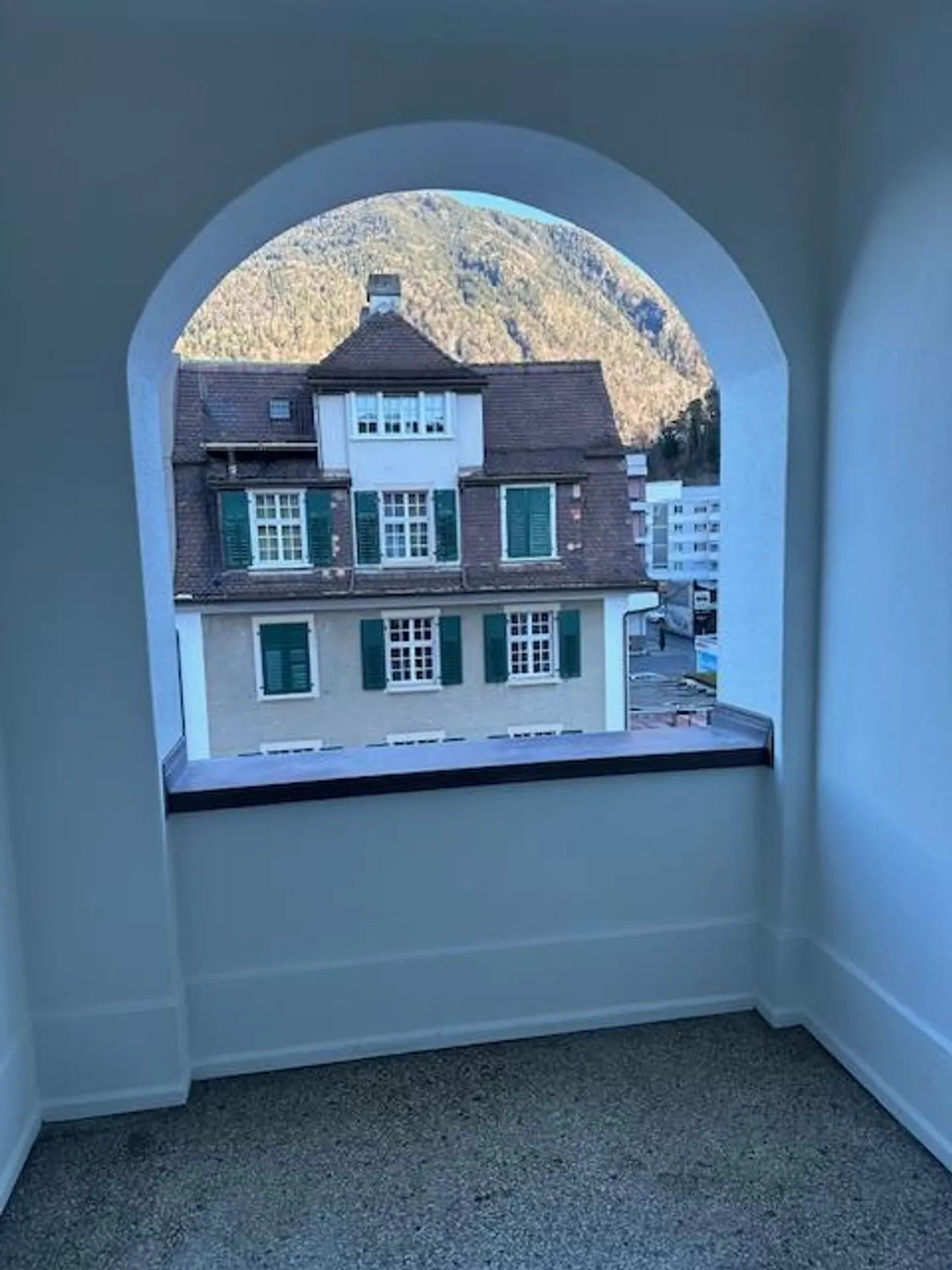 Appartamento d'epoca di 4 stanze al 3° piano / senza ascensore - Foto 3 di 15