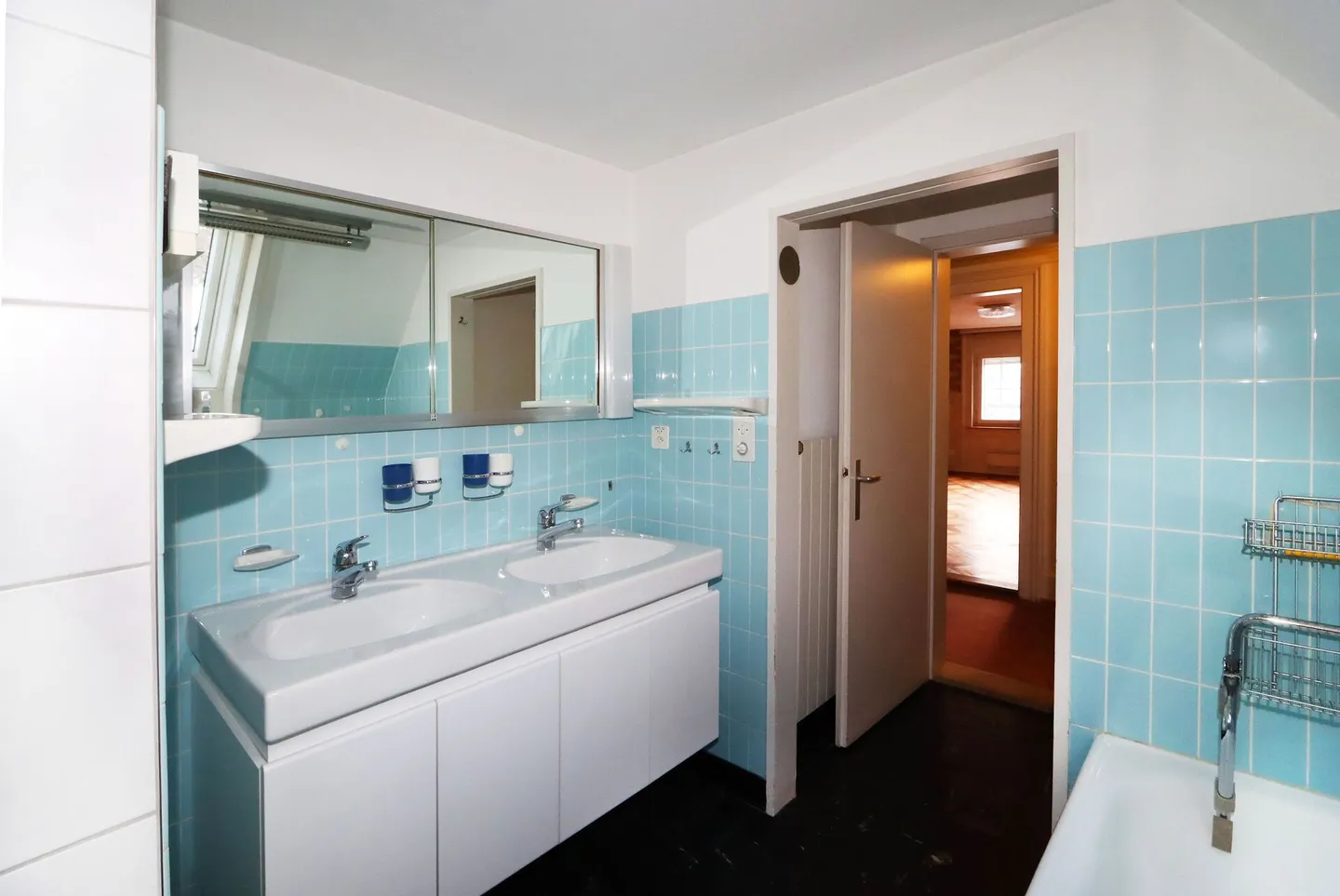 Detached and charming multi-family house in a sunny location in Linthal, municipality of Glarus Süd - Photo 16 of 23