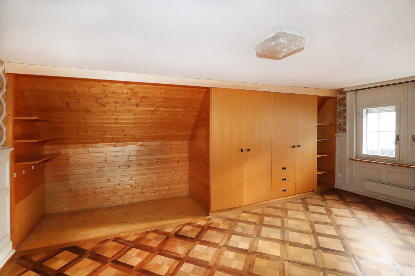 Detached and charming multi-family house in a sunny location in Linthal, municipality of Glarus Süd - Photo 19 of 23