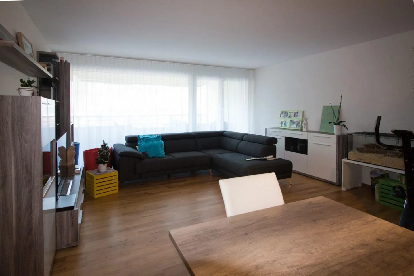 Appartement 2½ pièces ultra moderne dans un emplacement central - Photo 2 sur 6