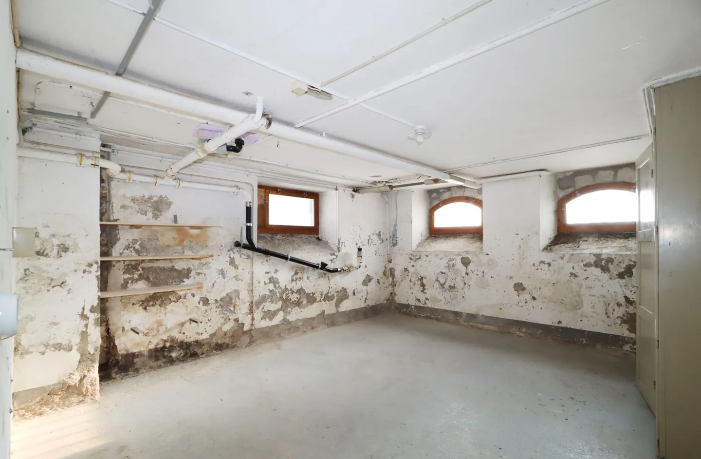 Detached and charming multi-family house in a sunny location in Linthal, municipality of Glarus Süd - Photo 21 of 23