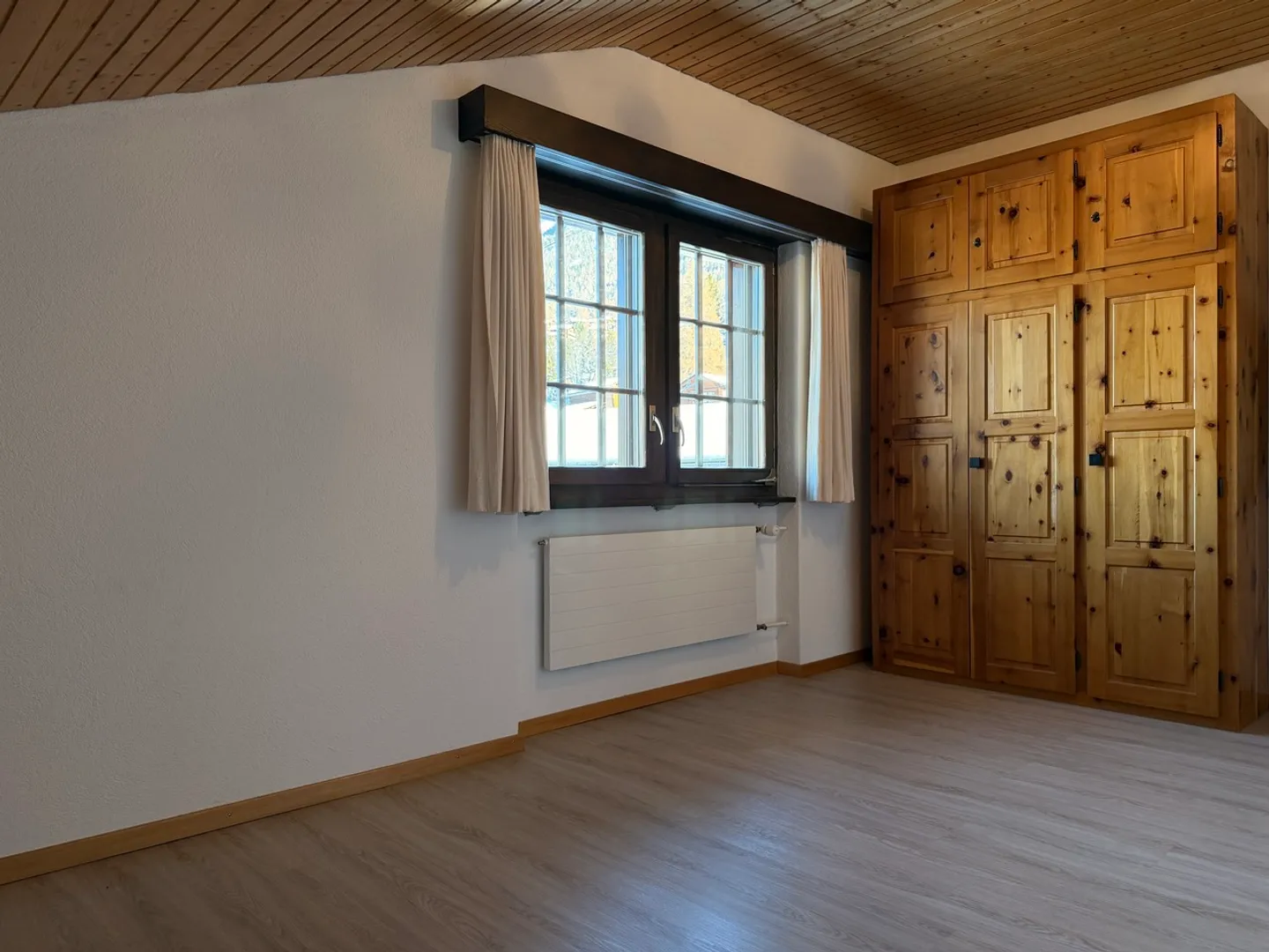 Heimelige Dachwohnung mit schönem Bergblick  - Foto 10 von 13