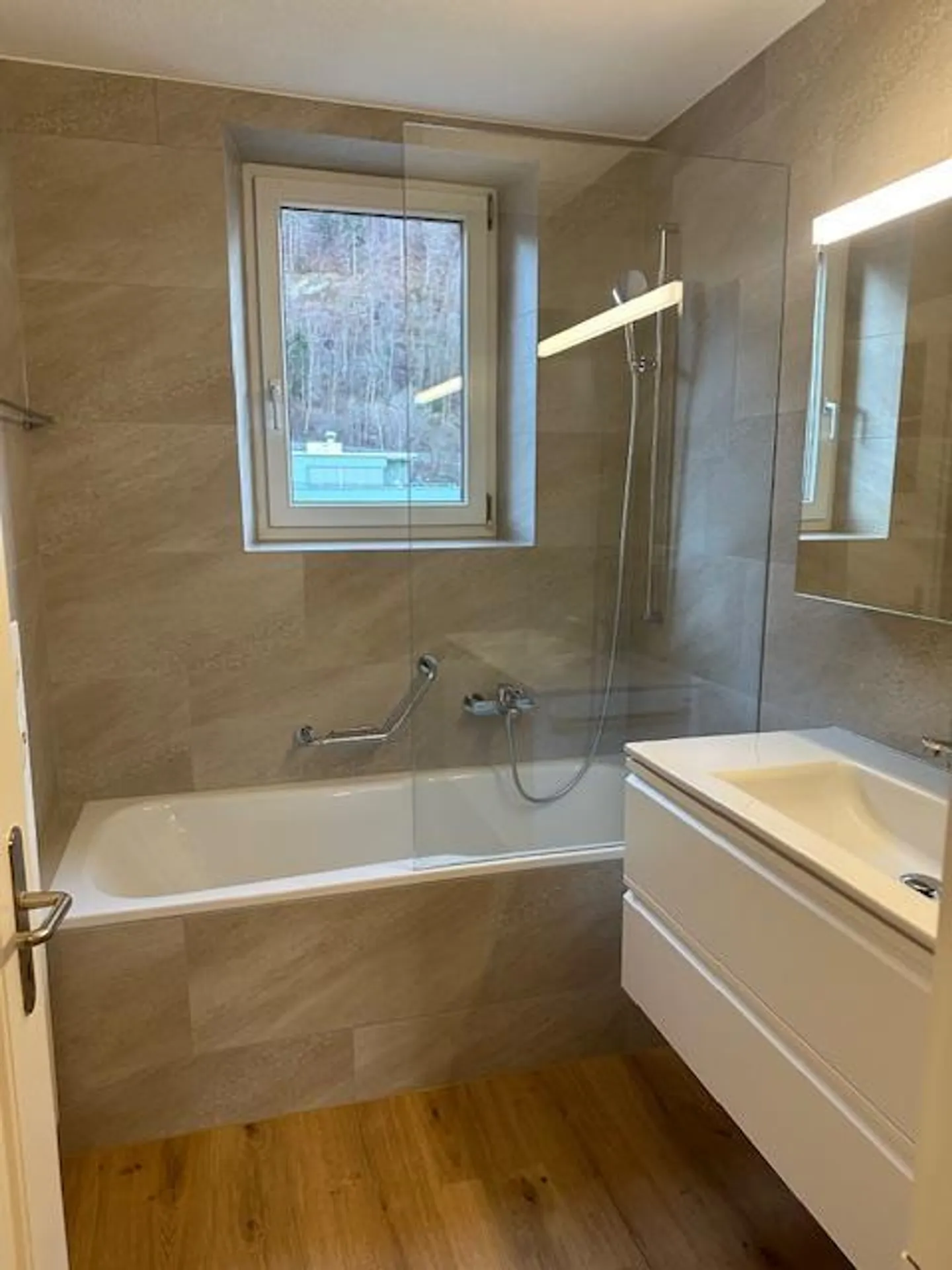 Appartamento d'epoca di 4 stanze al 3° piano / senza ascensore - Foto 9 di 15