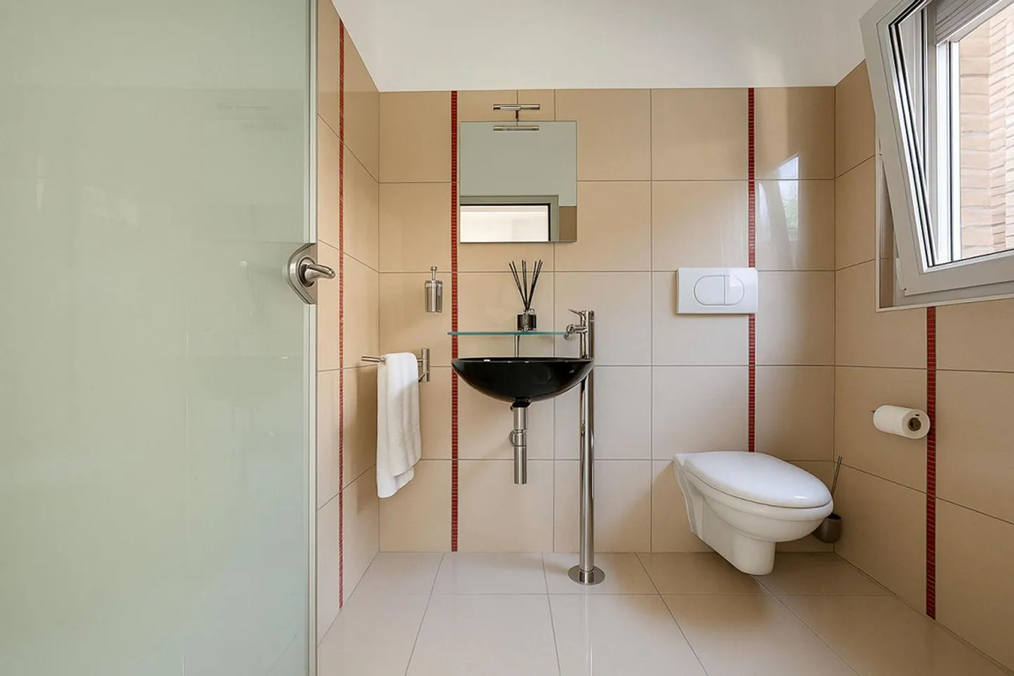 STABIO | VILLA IN PERFEKTEM ZUSTAND MIT PRIVATGARTEN - Foto 5 von 13