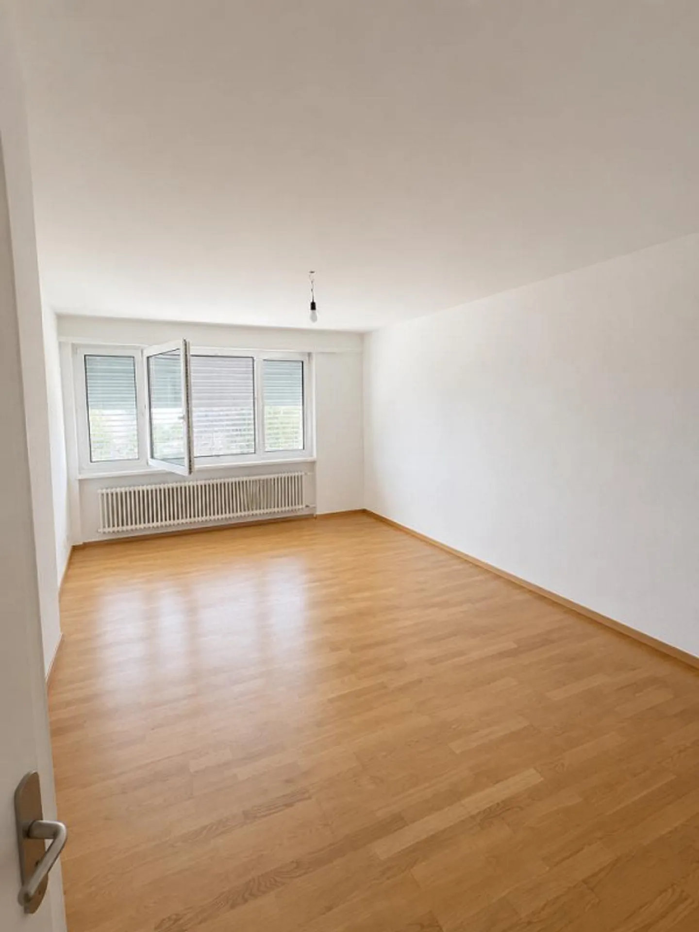 Charmante Wohnung in Schwerzenbach - Foto 2 von 7
