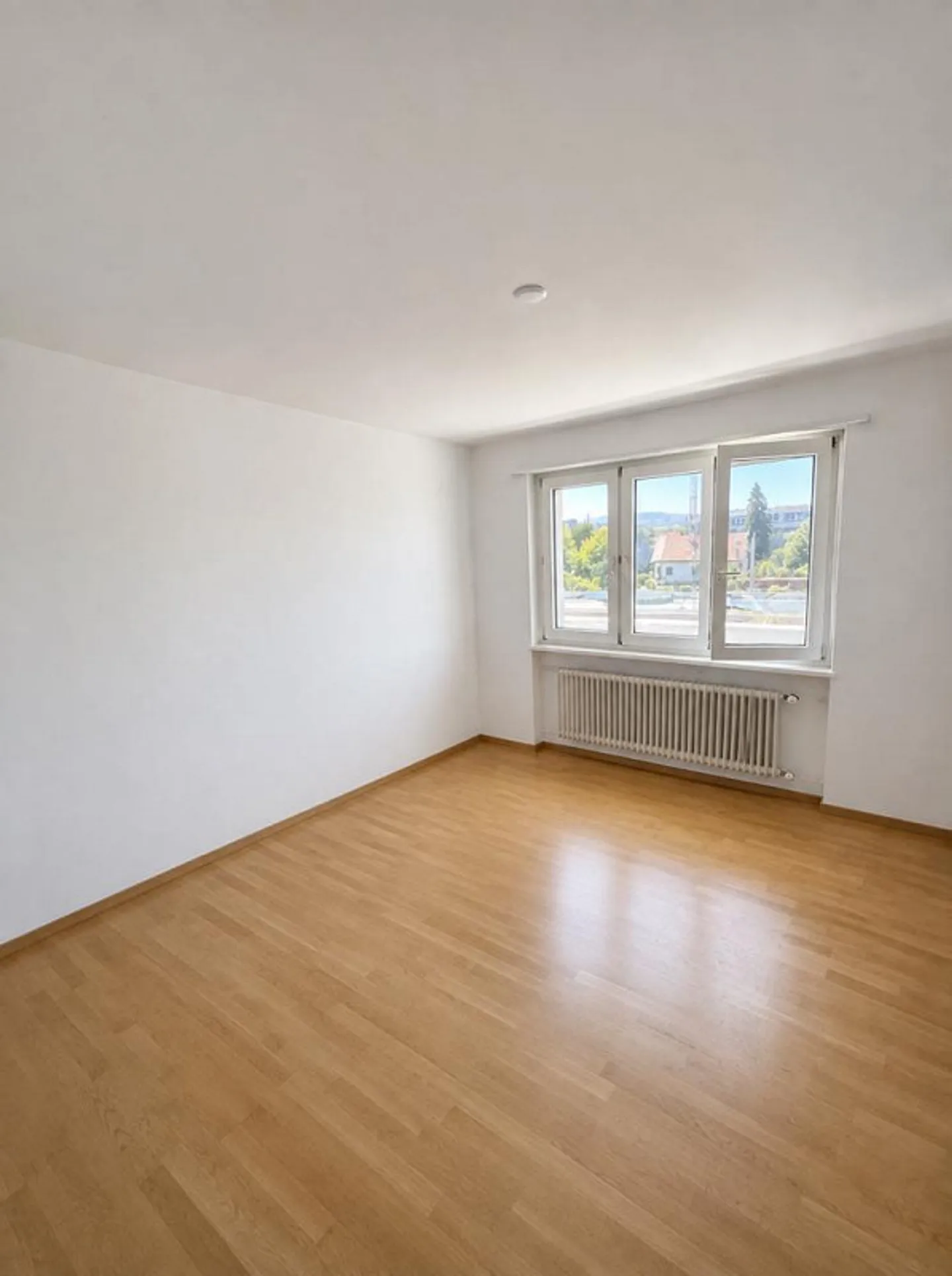 Charmante Wohnung in Schwerzenbach - Foto 3 von 7
