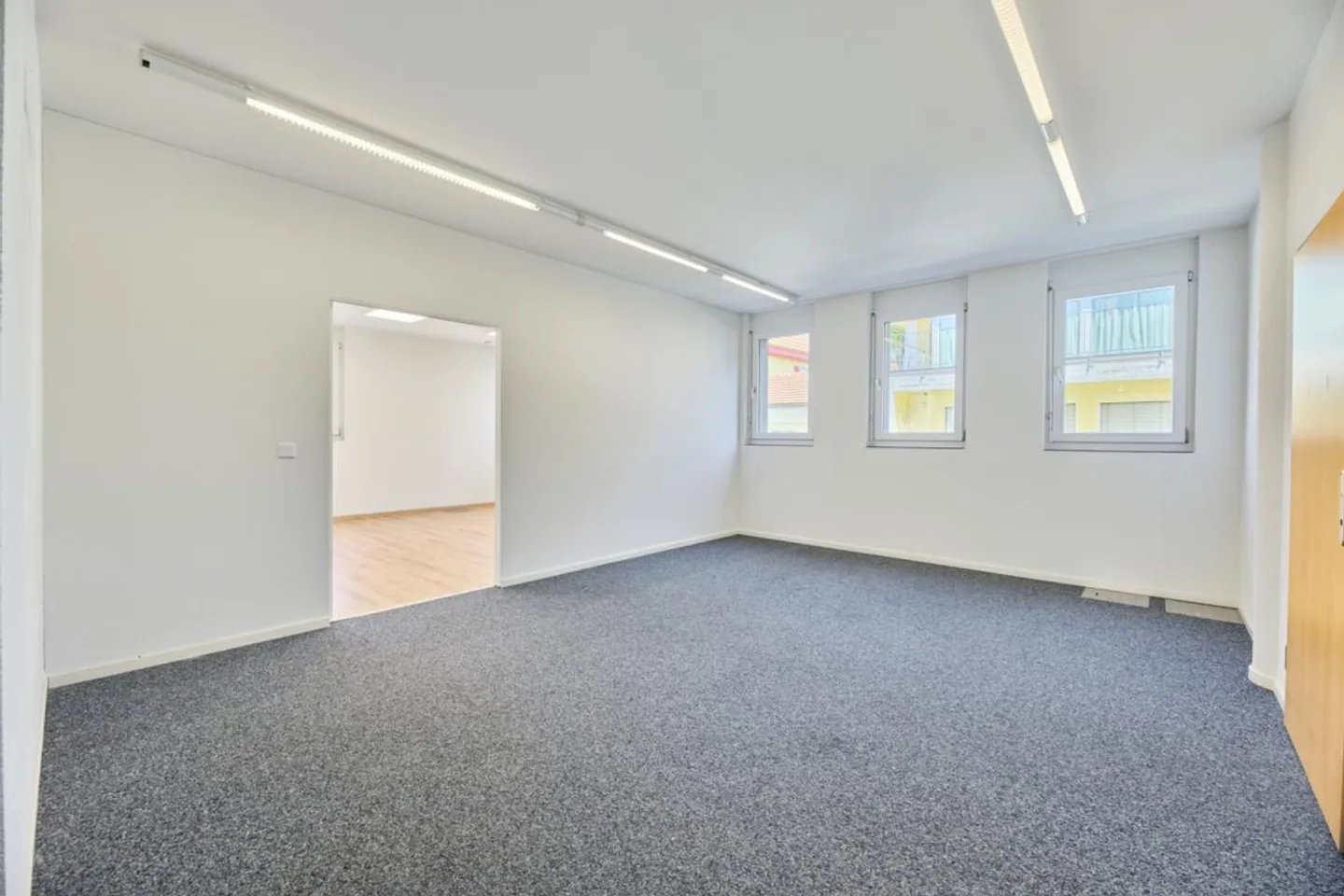 Luogo di azione con 256 m² pieni di possibilità a Binningen - Foto 8 di 13