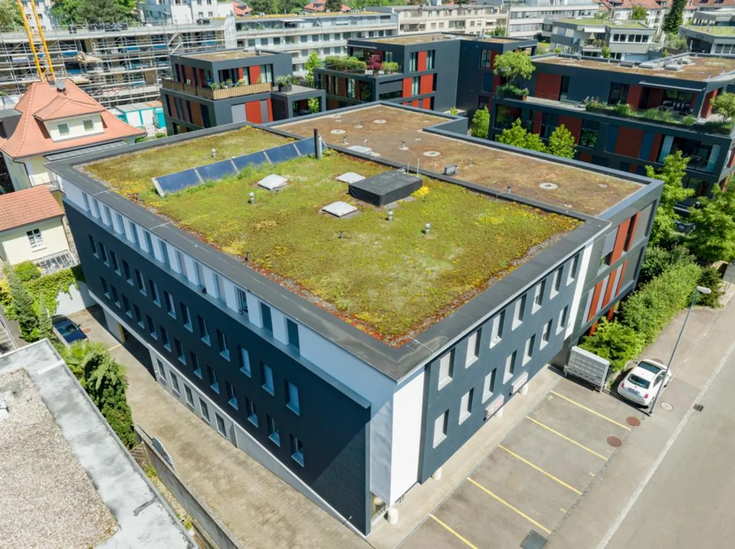 Luogo di azione con 256 m² pieni di possibilità a Binningen - Foto 13 di 13