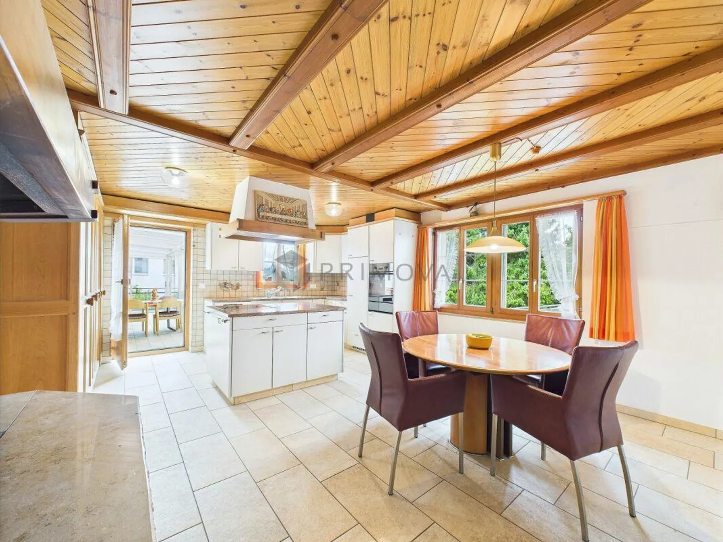 Con vista sull'Eiger, Mönch e Jungfrau: 275 m² di spazio per vivere, praticare e lavorare - tutto insieme. - Foto 4 di 18