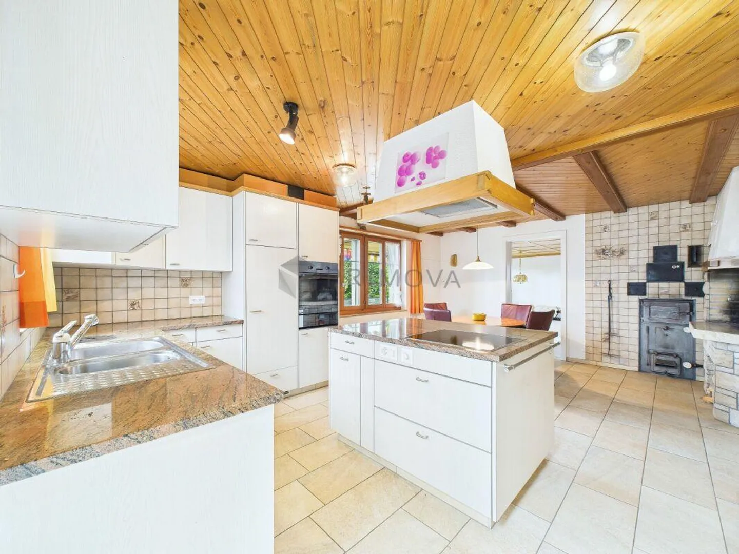 Con vista sull'Eiger, Mönch e Jungfrau: 275 m² di spazio per vivere, praticare e lavorare - tutto insieme. - Foto 5 di 18