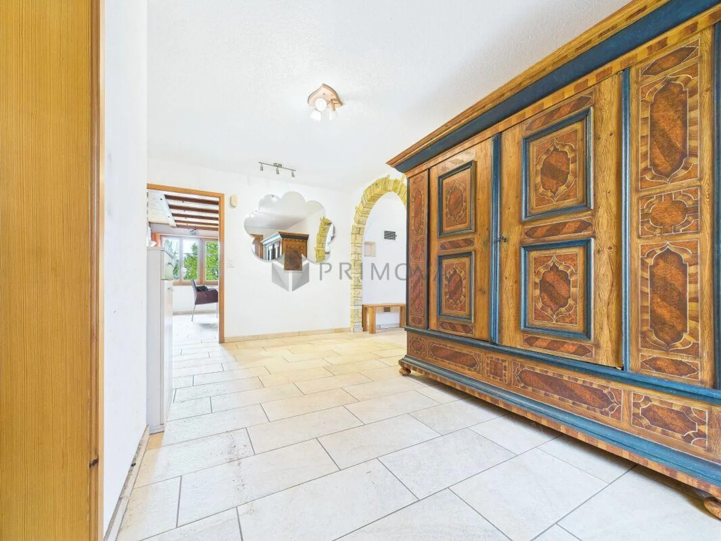 Con vista sull'Eiger, Mönch e Jungfrau: 275 m² di spazio per vivere, praticare e lavorare - tutto insieme. - Foto 7 di 18