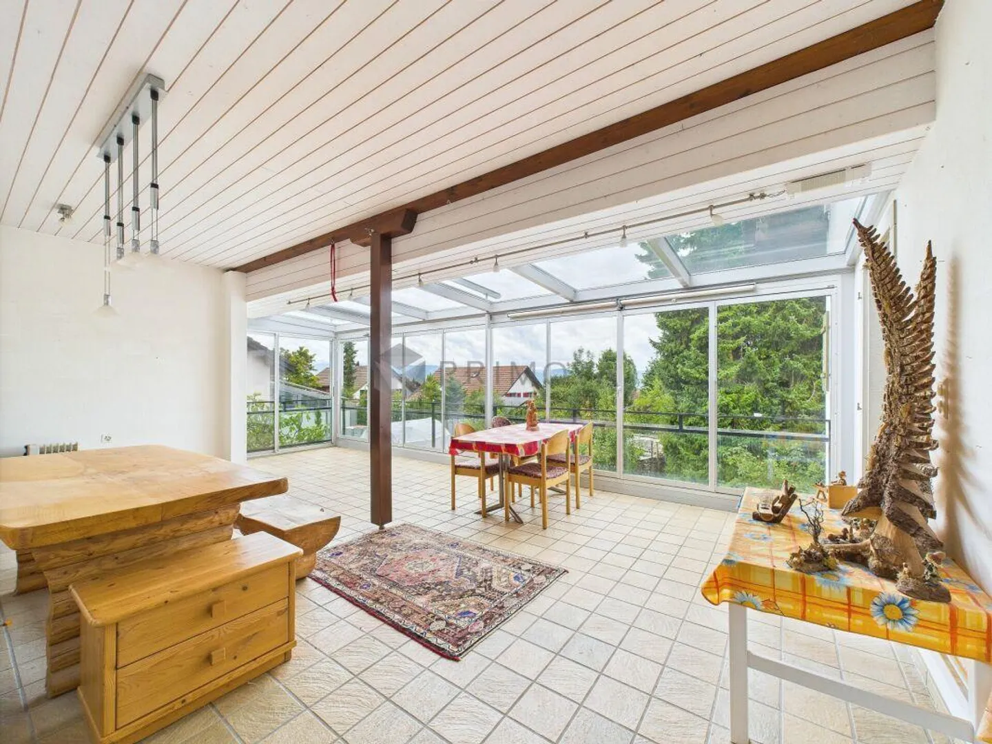 Con vista sull'Eiger, Mönch e Jungfrau: 275 m² di spazio per vivere, praticare e lavorare - tutto insieme. - Foto 8 di 18