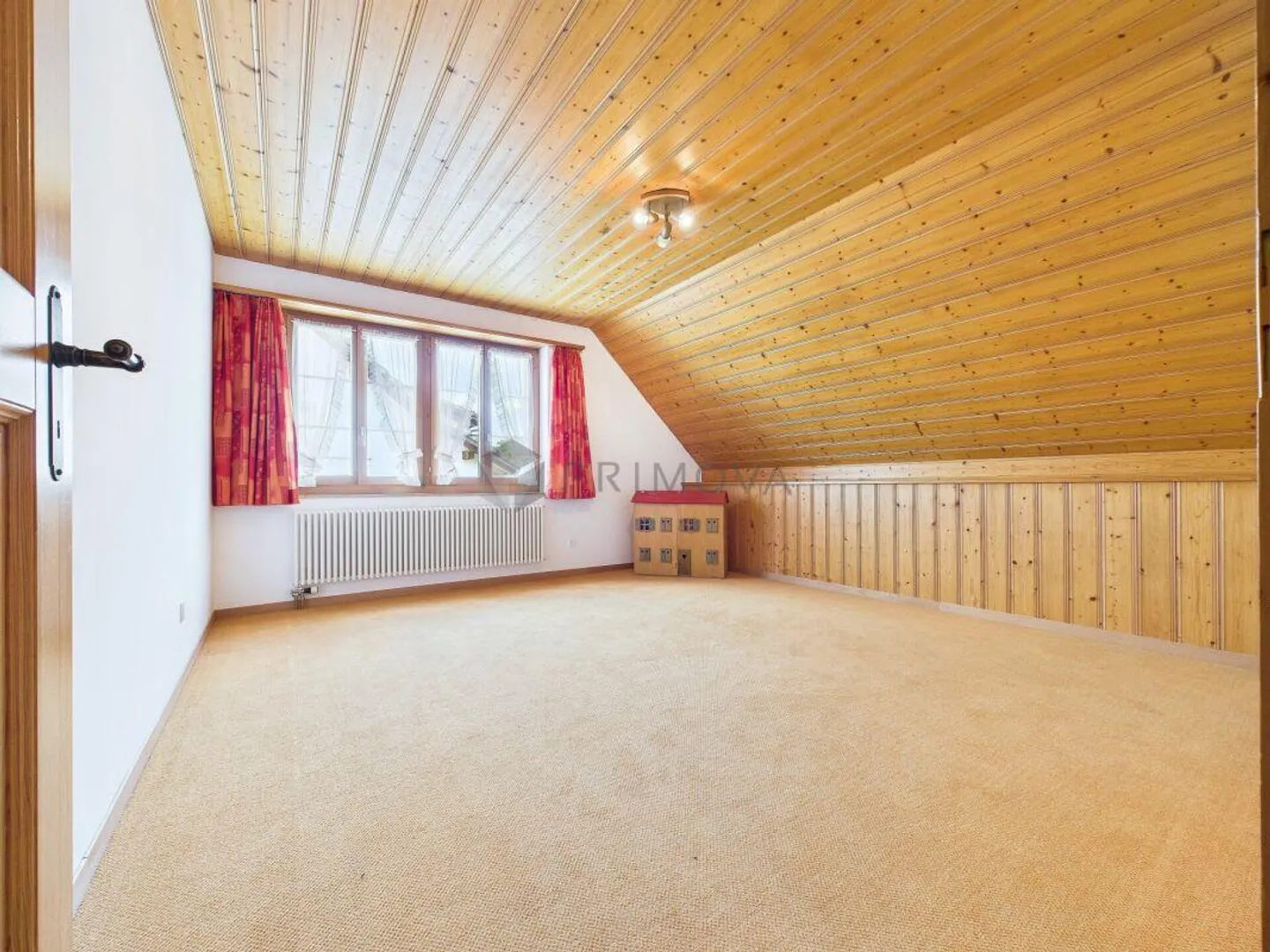 Con vista sull'Eiger, Mönch e Jungfrau: 275 m² di spazio per vivere, praticare e lavorare - tutto insieme. - Foto 11 di 18