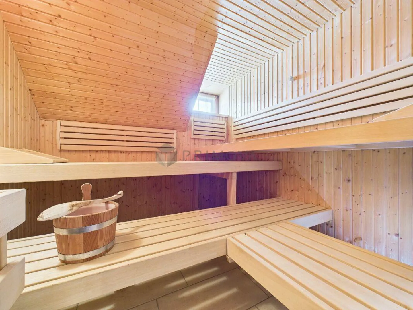 Con vista sull'Eiger, Mönch e Jungfrau: 275 m² di spazio per vivere, praticare e lavorare - tutto insieme. - Foto 12 di 18