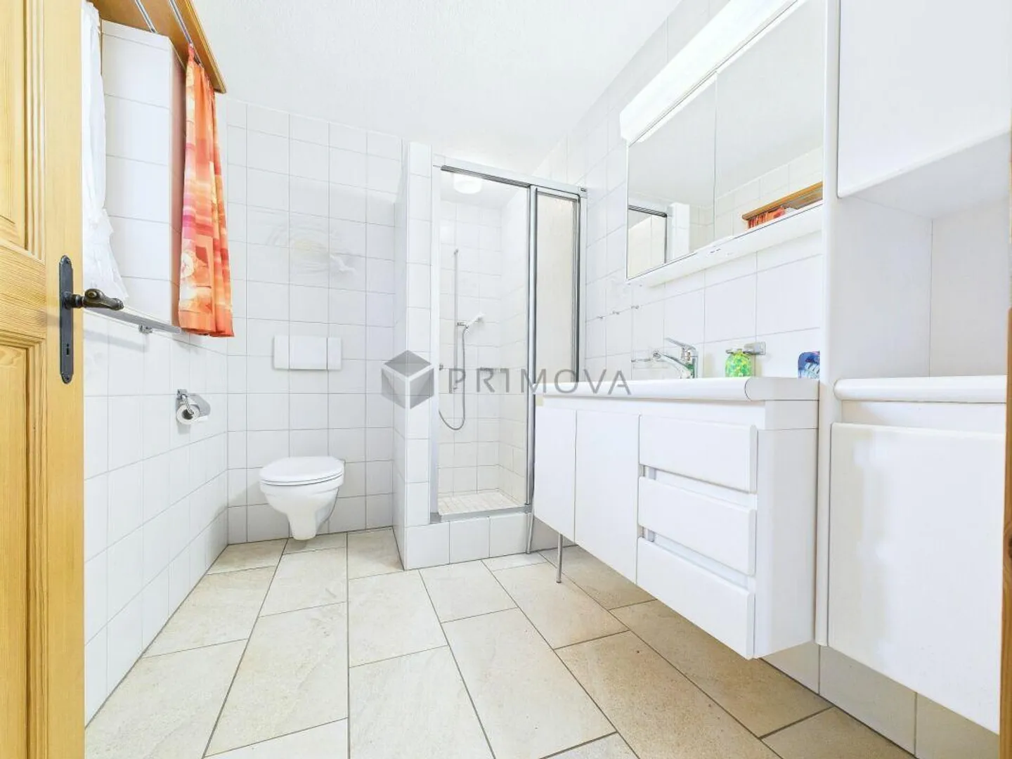 Con vista sull'Eiger, Mönch e Jungfrau: 275 m² di spazio per vivere, praticare e lavorare - tutto insieme. - Foto 15 di 18