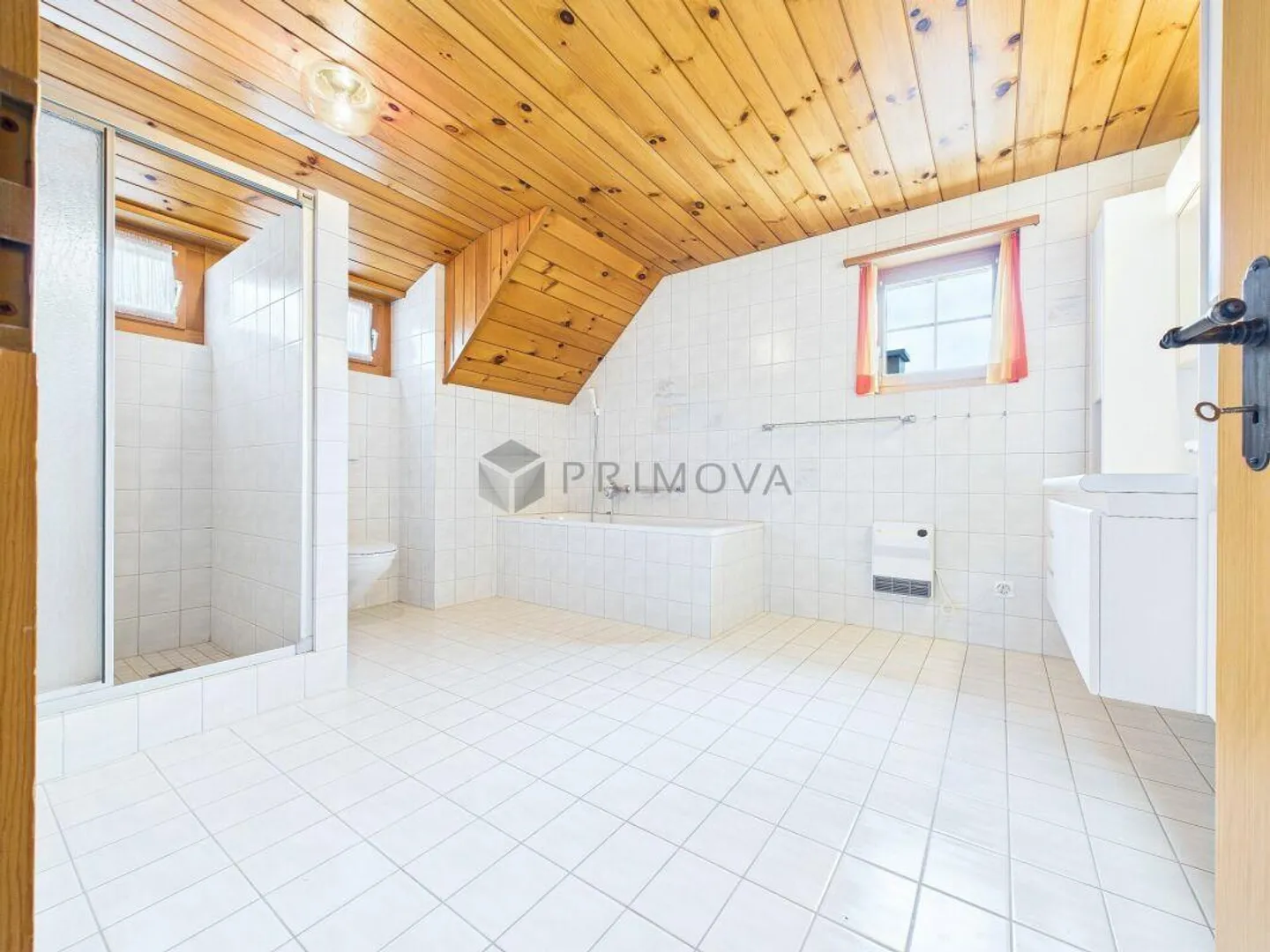Con vista sull'Eiger, Mönch e Jungfrau: 275 m² di spazio per vivere, praticare e lavorare - tutto insieme. - Foto 16 di 18