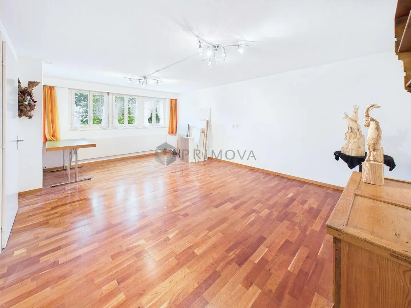 Con vista sull'Eiger, Mönch e Jungfrau: 275 m² di spazio per vivere, praticare e lavorare - tutto insieme. - Foto 17 di 18