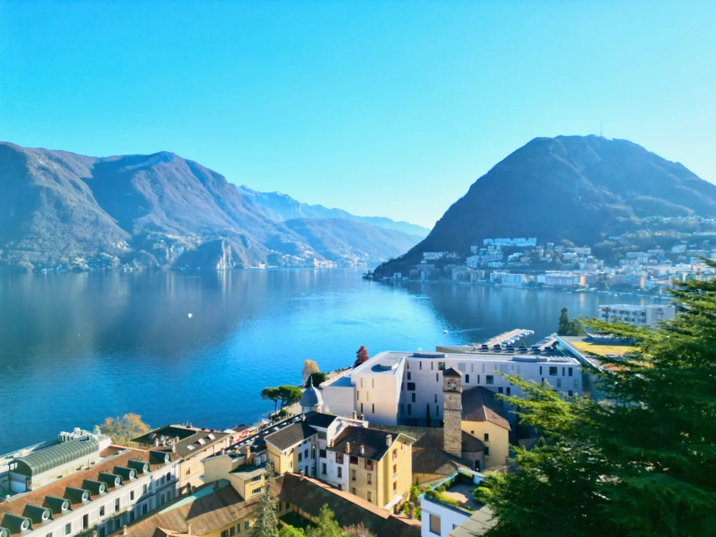 Elegant Apartment with Breathtaking Lake View in Lugano - Photo 2 of 14
