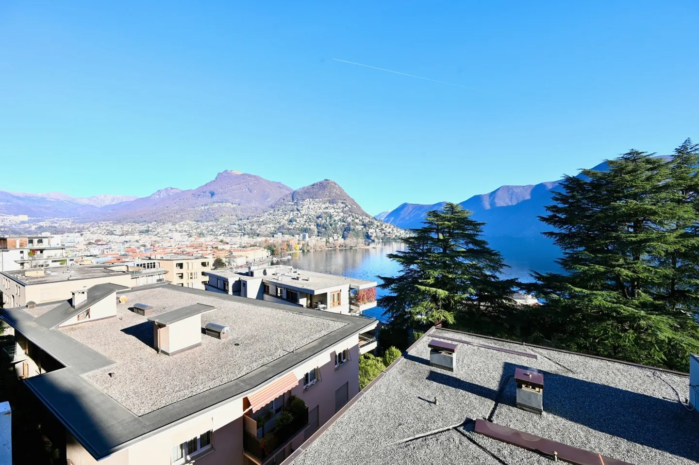 Elegant Apartment with Breathtaking Lake View in Lugano - Photo 3 of 14