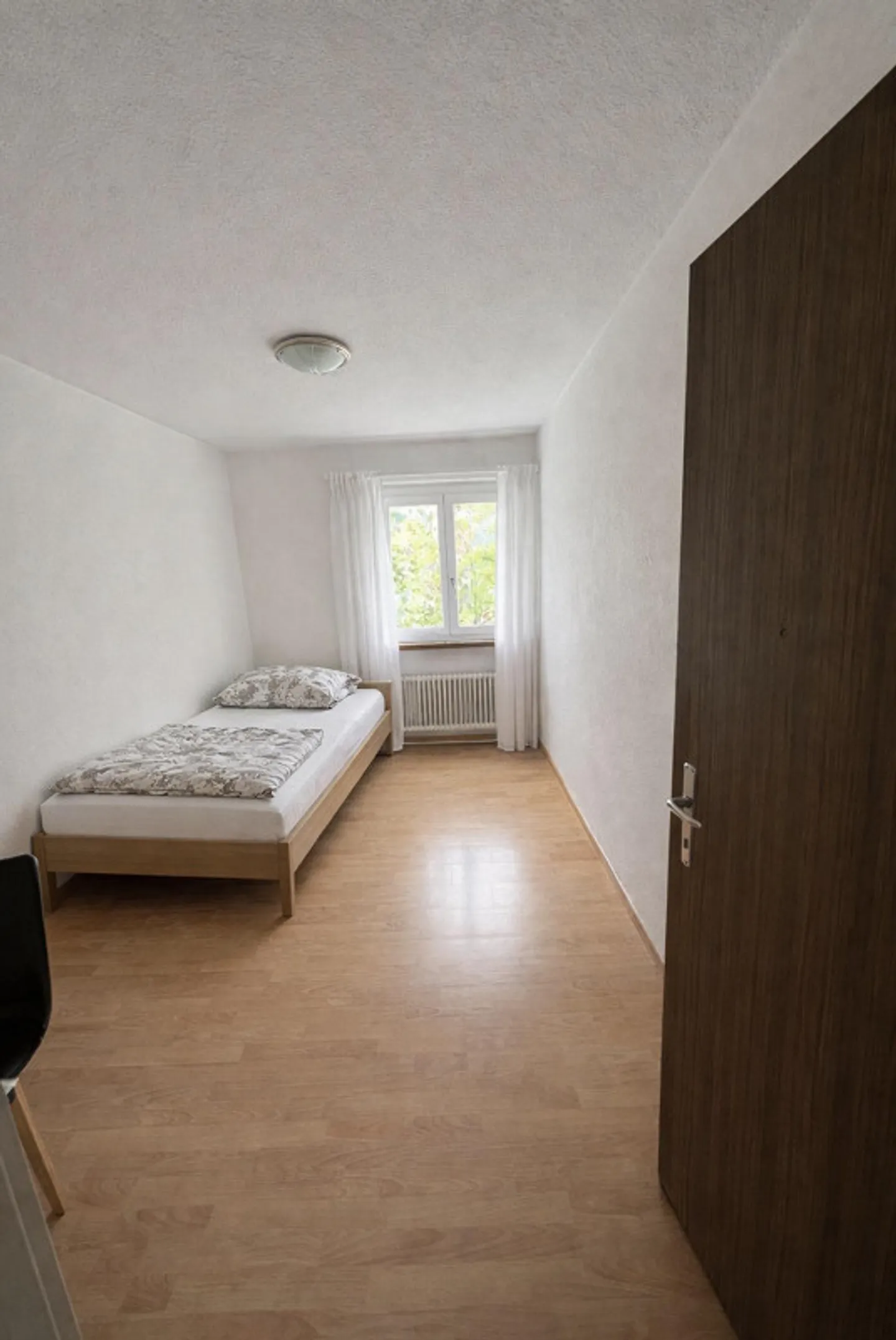 Beautiful apartment in a quiet neighborhood - Photo 6 of 10