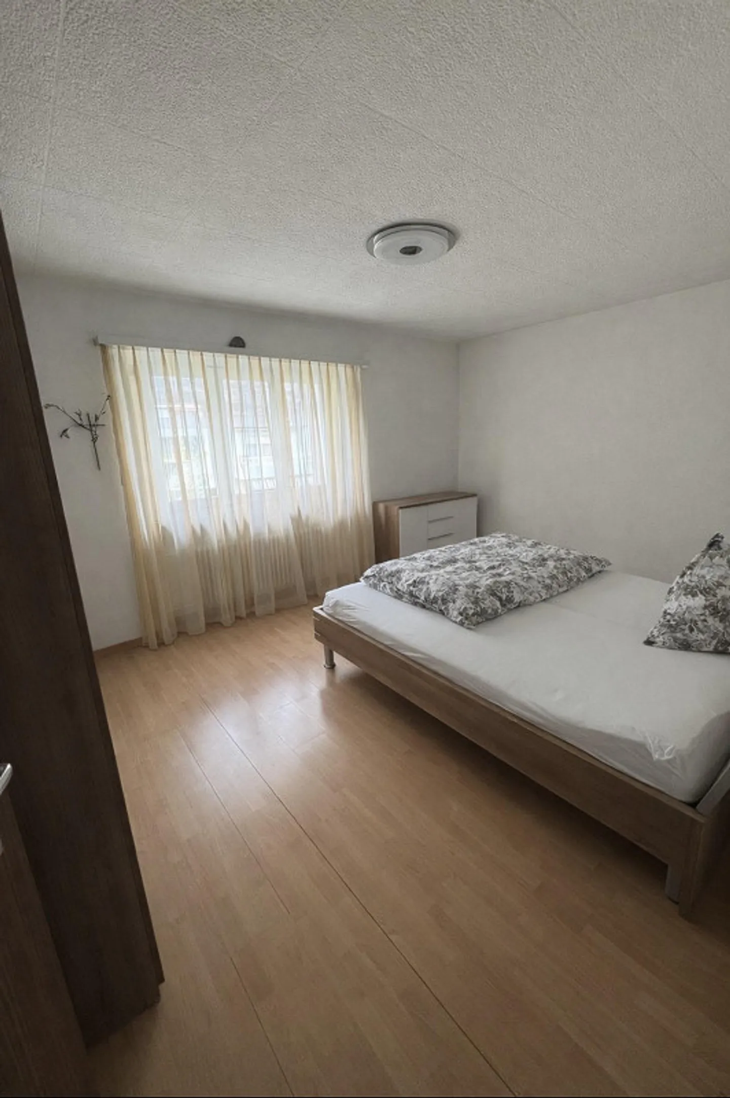 Beautiful apartment in a quiet neighborhood - Photo 8 of 10