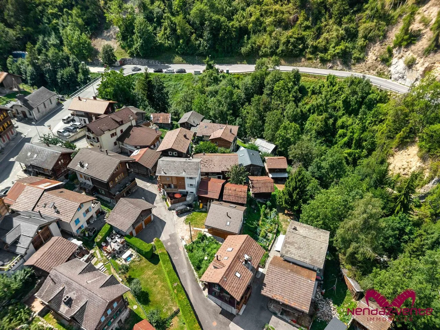 Casa di paese con due appartamenti da ristrutturare a Beuson - Foto 24 di 24