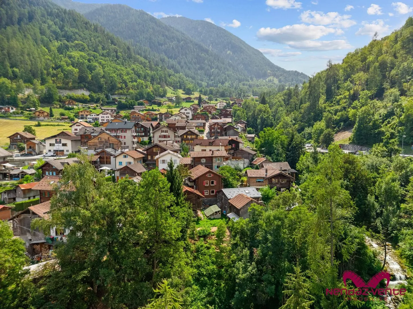 Casa di paese con due appartamenti da ristrutturare a Beuson - Foto 23 di 24