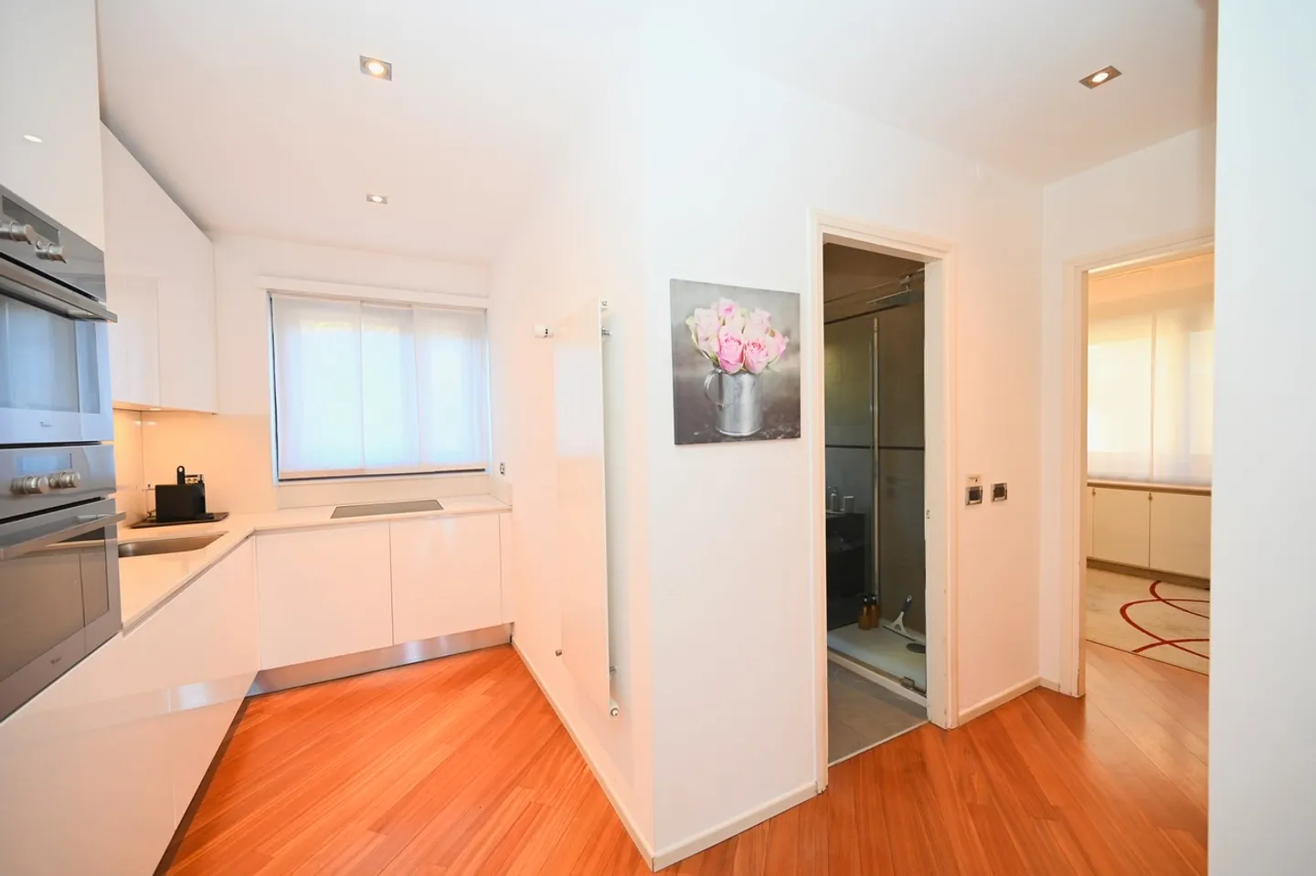 Elegant Apartment with Breathtaking Lake View in Lugano - Photo 7 of 14