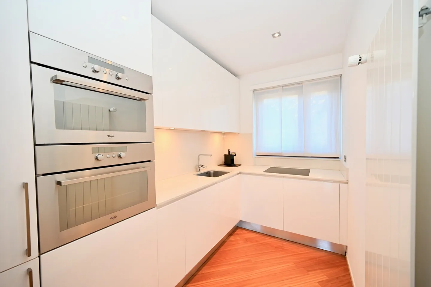 Elegant Apartment with Breathtaking Lake View in Lugano - Photo 8 of 14