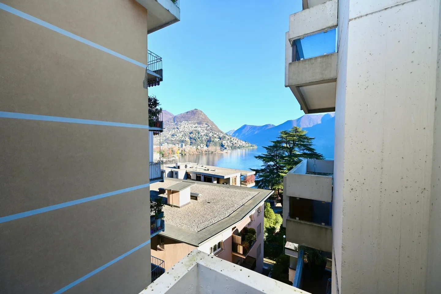 Elegant Apartment with Breathtaking Lake View in Lugano - Photo 11 of 14