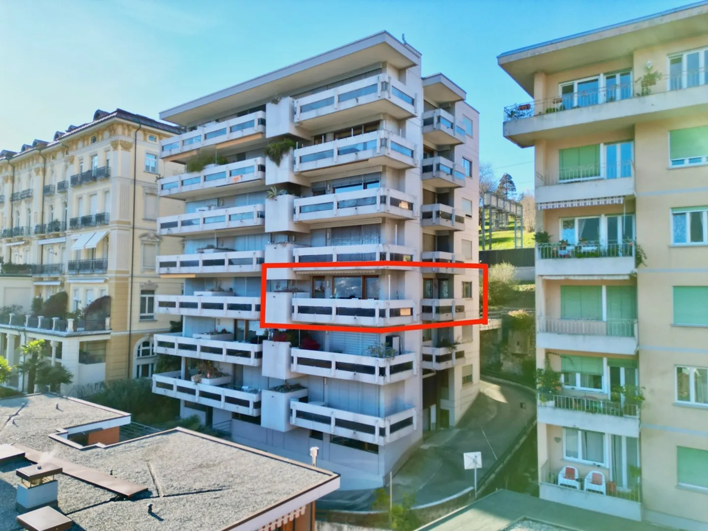 Elegant Apartment with Breathtaking Lake View in Lugano - Photo 14 of 14