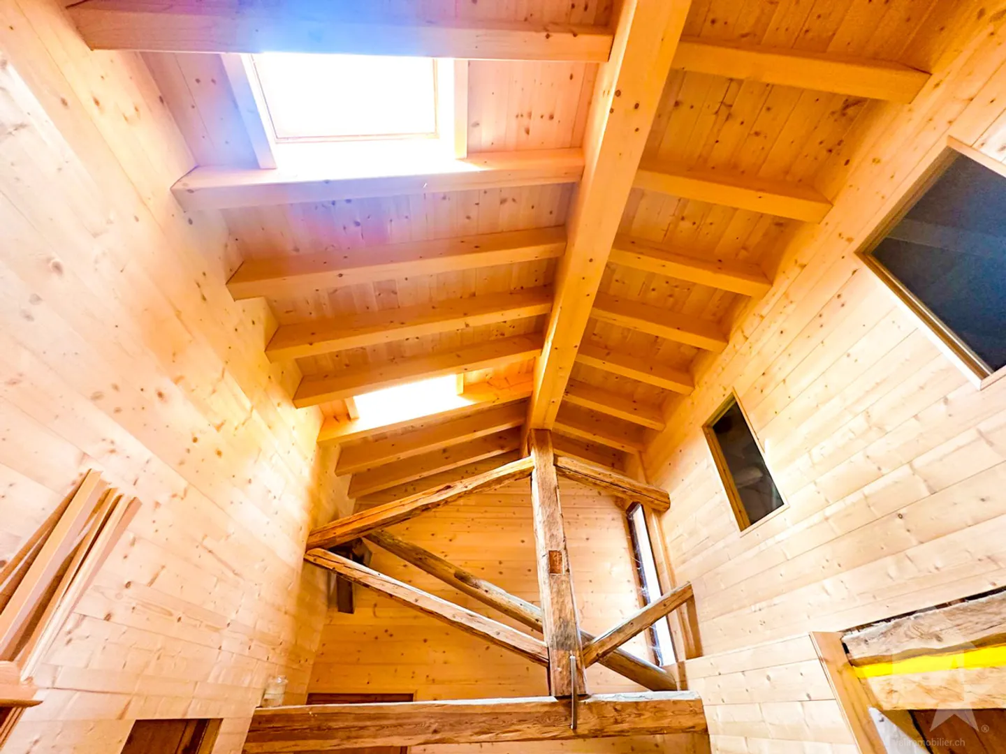 Casa di villaggio atipica con possibile ampliamento! - Foto 1 di 16